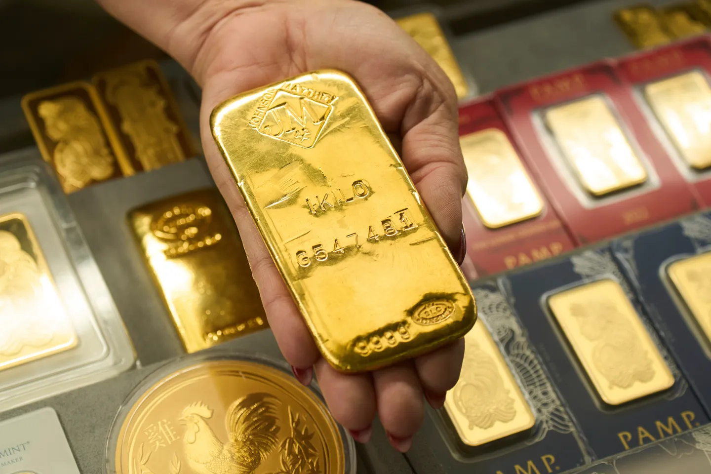 Gold Prices Hit Record High as US Shutdown Fuels Global Economic Fears