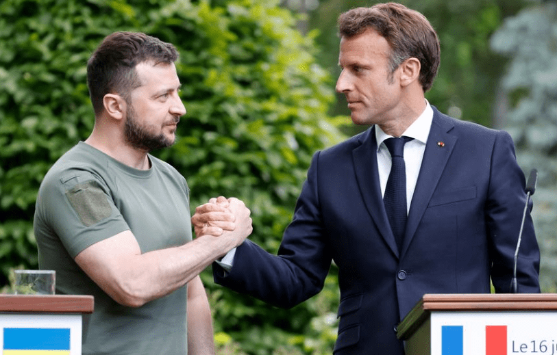 Macron Backs Zelensky: Ukraine Alone Decides on Its Territories Amid Peace Talks