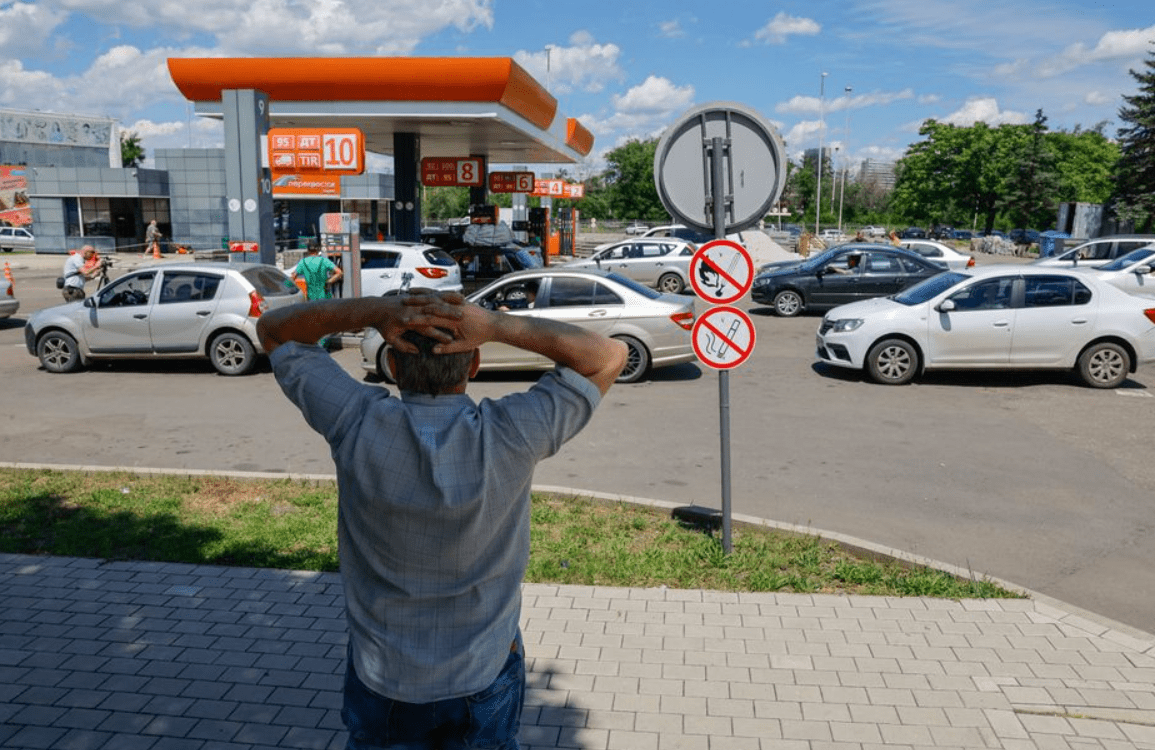 Crimea Fuel Crisis Deepens as Ukraine Strikes Key Oil Facilities