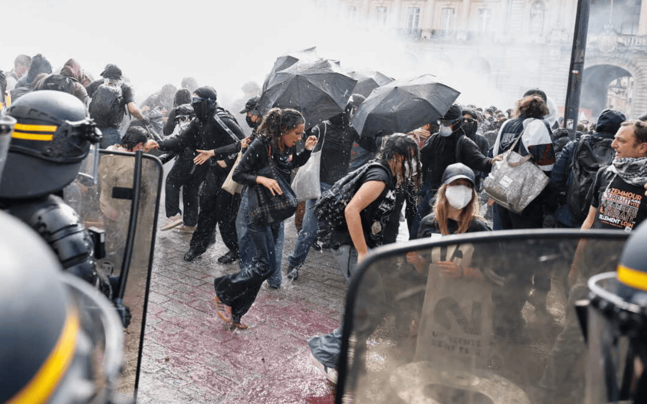 France Suspends Stun Grenades After Teen Loses Hand During Student Protests